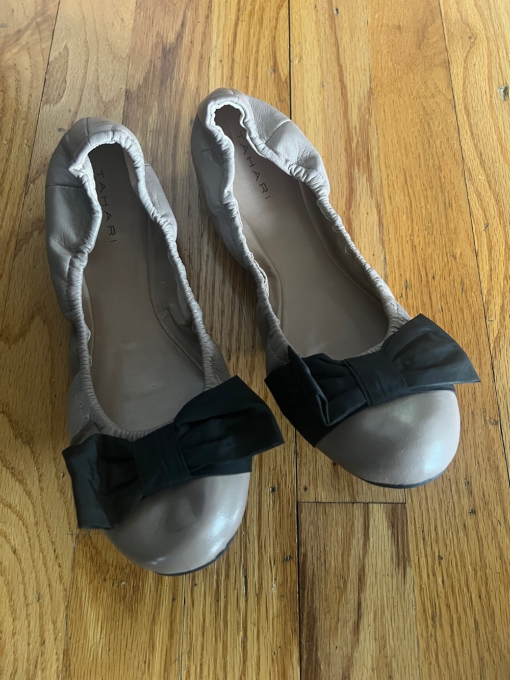 Tahari Villa Bow Taupe and Black Bow Ballet Flats 9